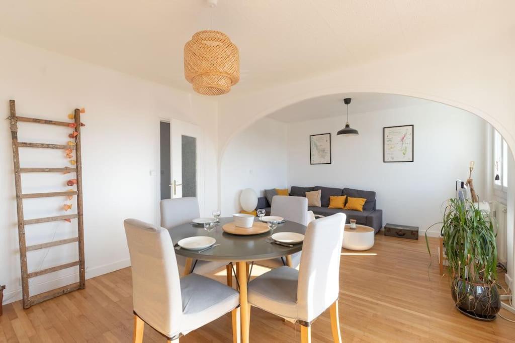 Cabana & Grand Appartement Cosy - Parking & Balcon Villefranche-sur-Saône Buitenkant foto